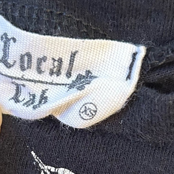 Black Short Sleeved Crop T shirt with white Daisy XS 🌼 - Picture 3 of 3